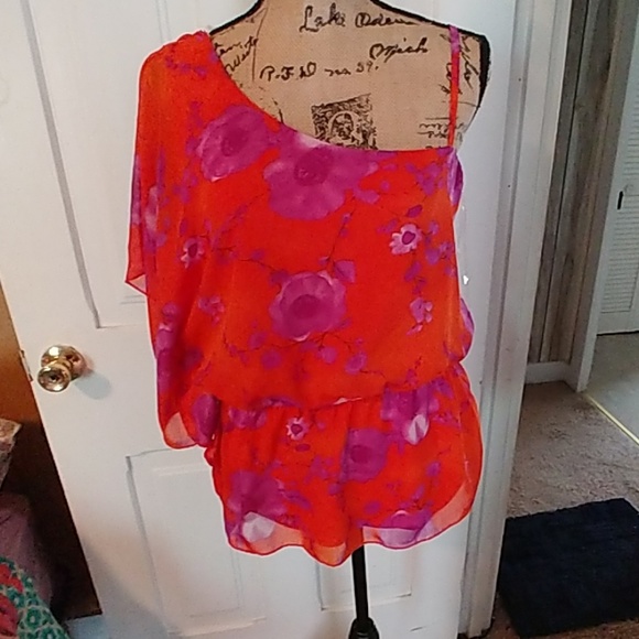 6 degrees Tops - Cute summer top!